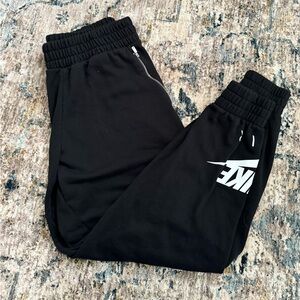 Women’s Nike Air Joggers with Zipper Pockets